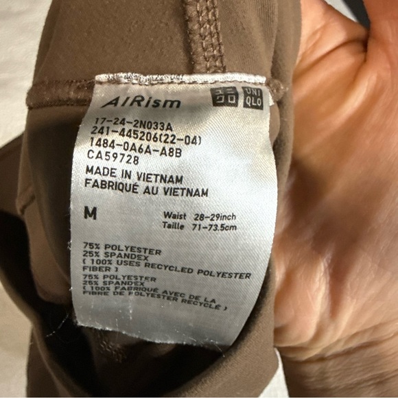 Uniqlo Brown Bike Shorts with Streamlined Design and Stretchy Fabric - Picture 7 of 9